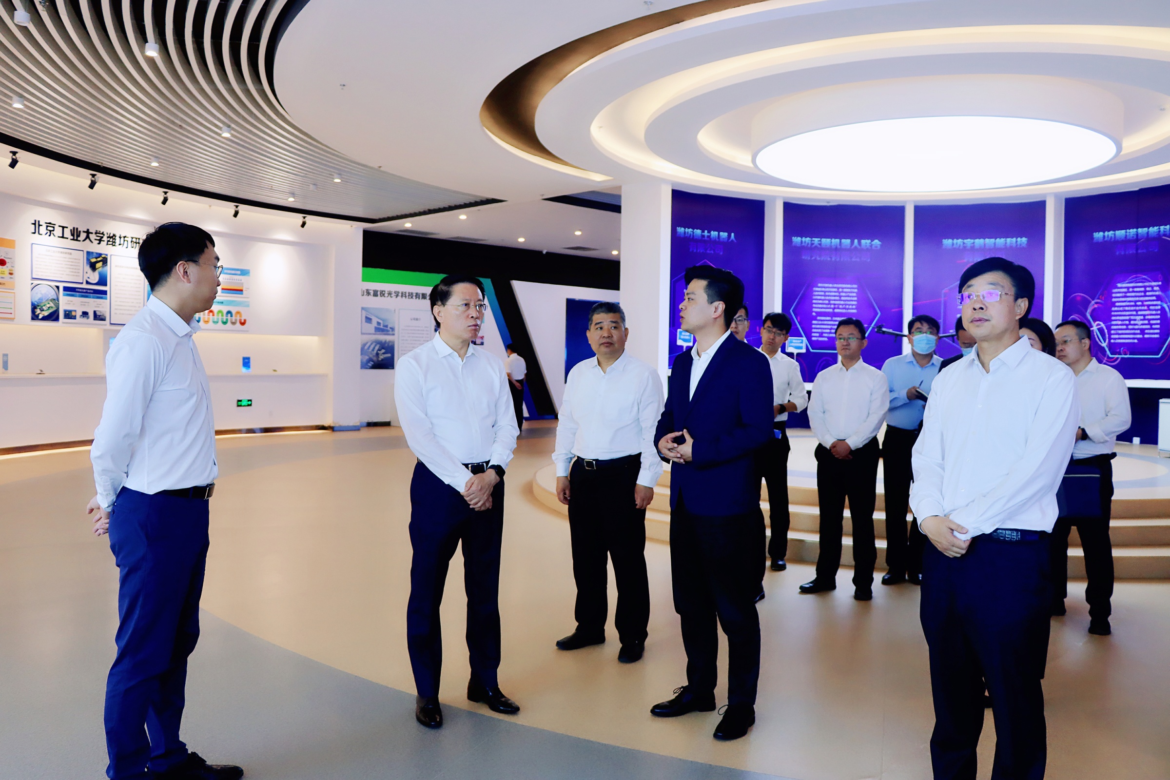 市委书记江敦涛，市委副书记、市长刘运一行来我司调研并召开座谈会