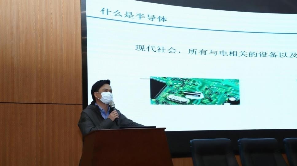 团队创始人归国加入潍坊先进光电芯片研究院